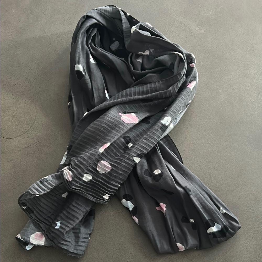 NWOT - YAYA Gray Scarf with Pink and White Accents